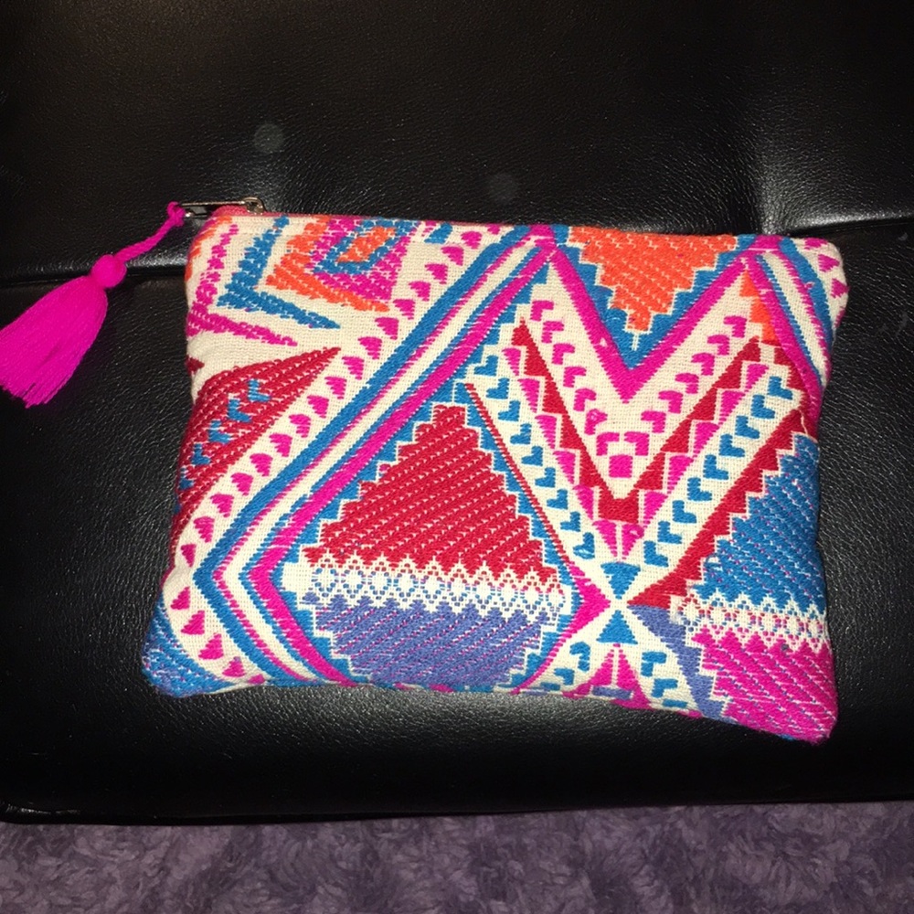 Multi color clutch